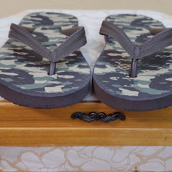 Camo Flip Flops - Picture 6 of 6